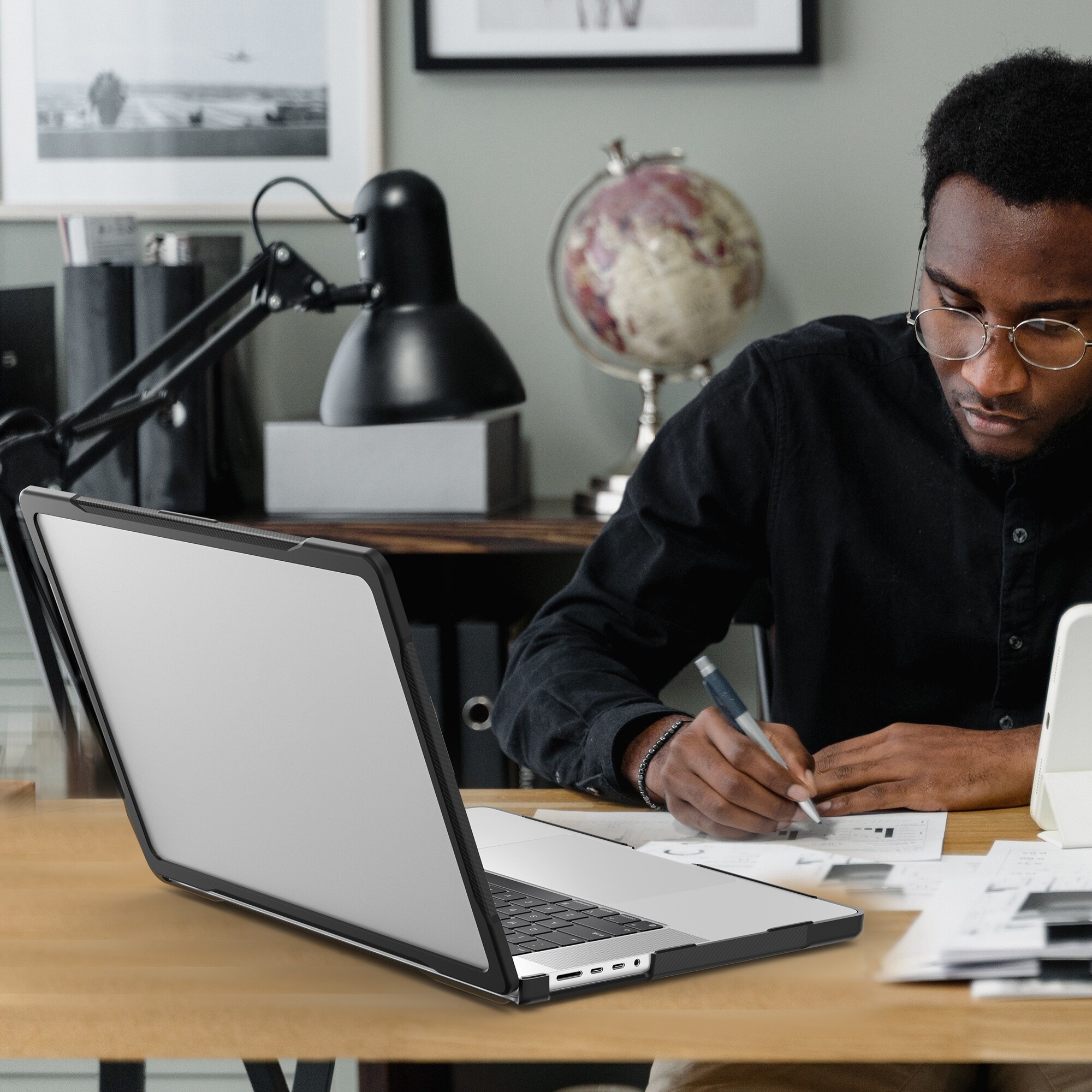 Iskunkestävä Suojakuori Apple MacBook Pro 16 2023 Kirkas