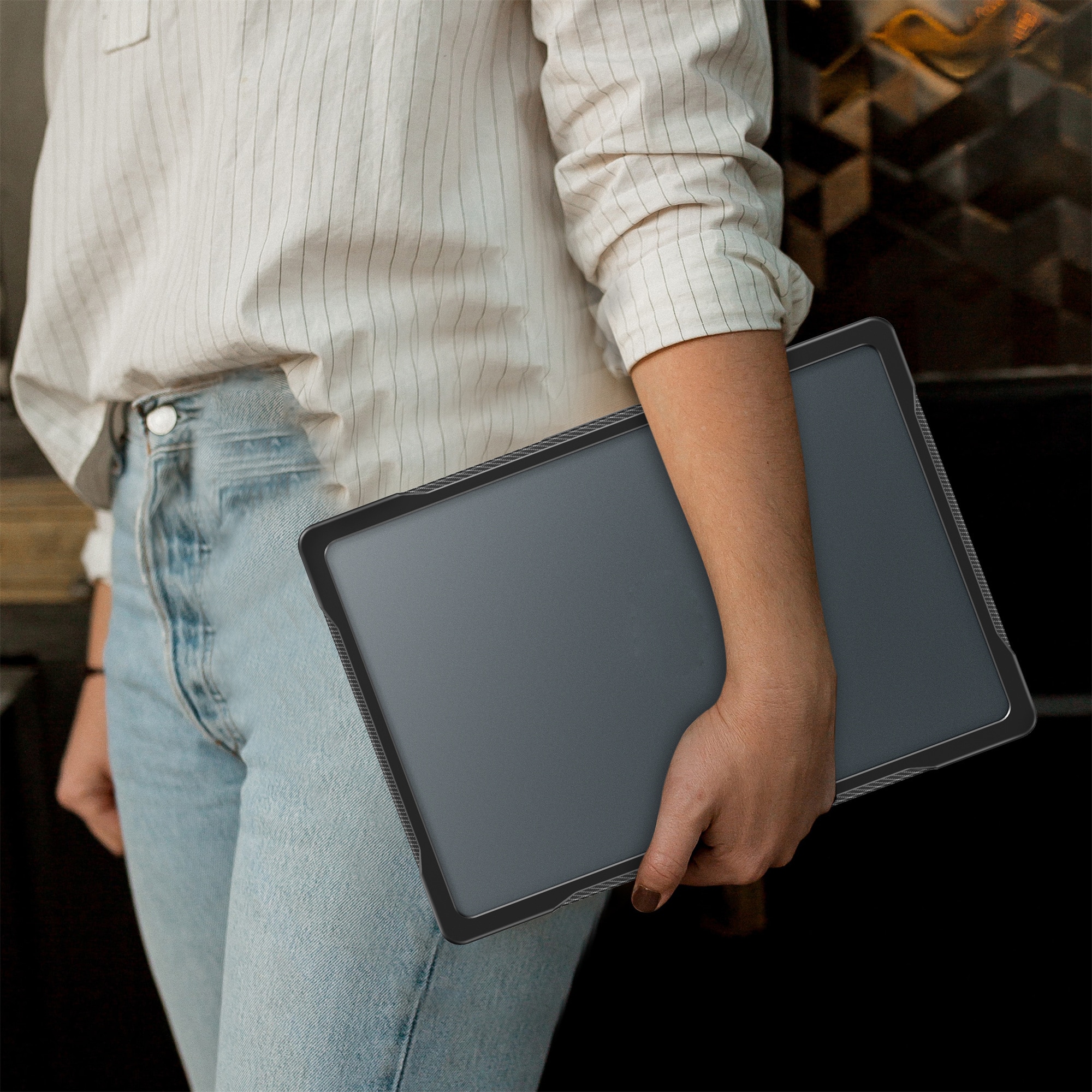 Iskunkestävä Suojakuori Apple MacBook Pro 14 2024 Musta