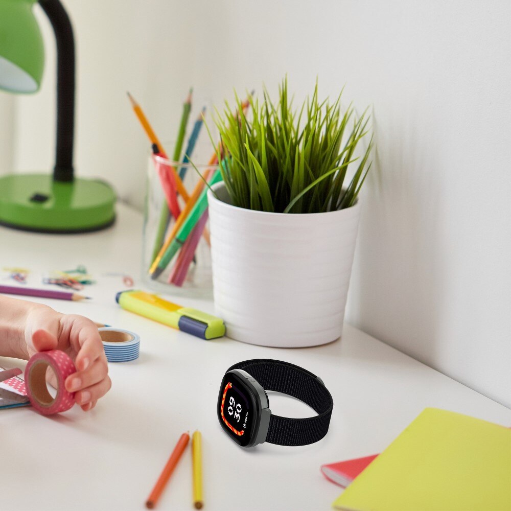 Nailonranneke Fitbit Ace LTE Musta